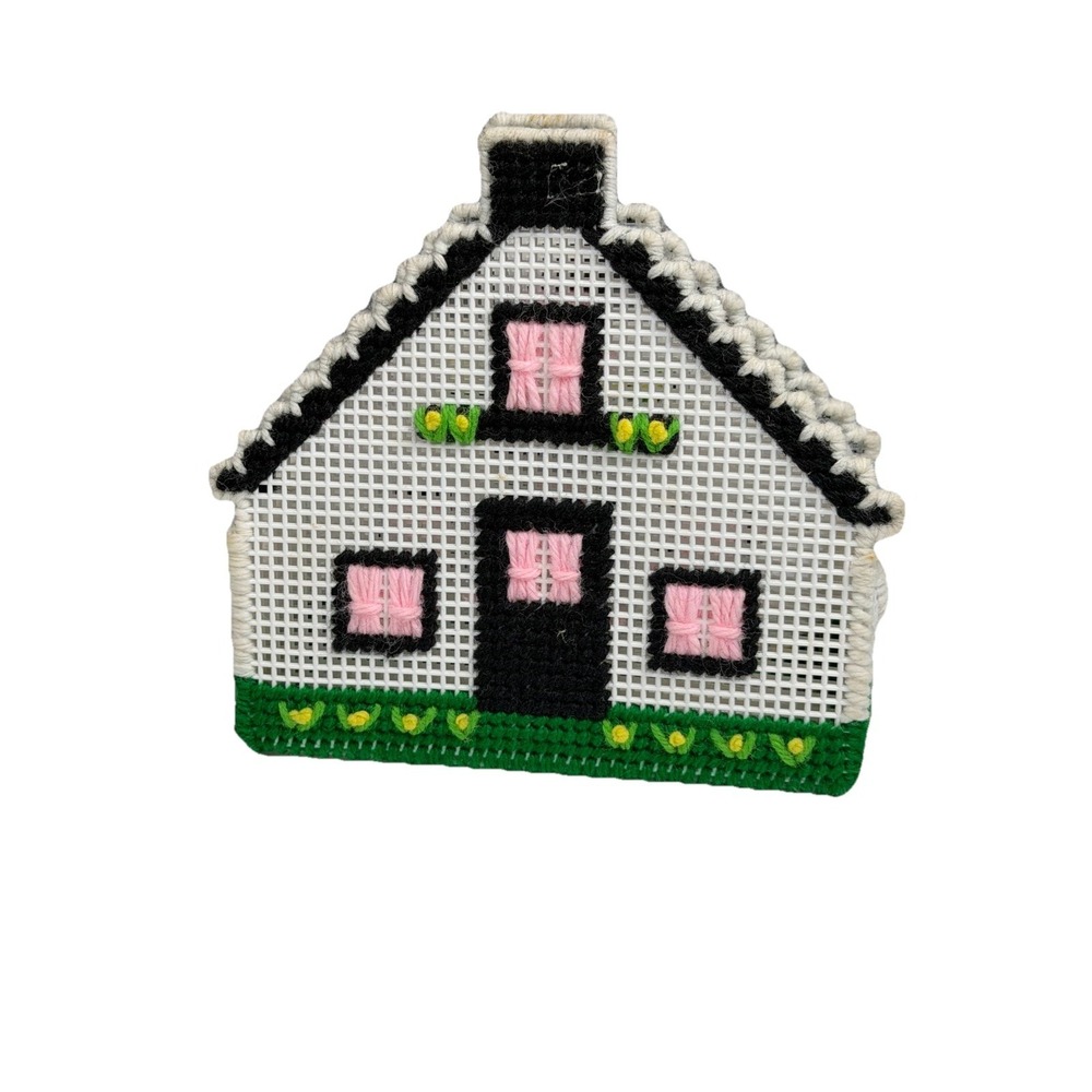 Vintage Handmade Yarn Plastic House Napkin Mail Letter Holder White EUC New Home